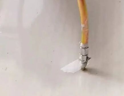 昌江瓷砖空鼓维修公司专业解答在瓷砖铺贴过程中，如果使用的砂料过粗（如全部使用了粗砂），可能会导致以下问题